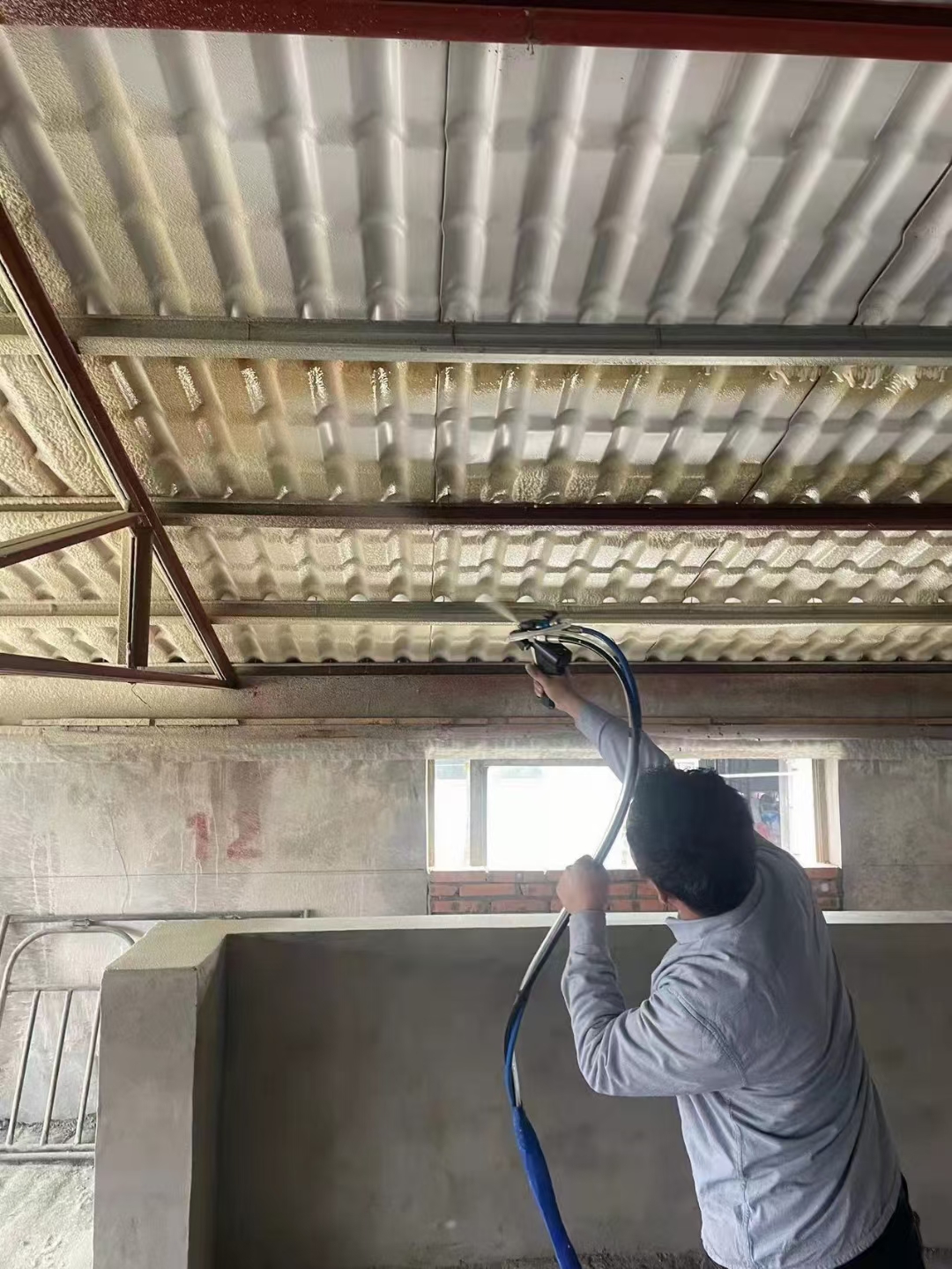 山東九旭機械-某養殖場豬舍彩鋼瓦保溫工程-案例圖 (3)