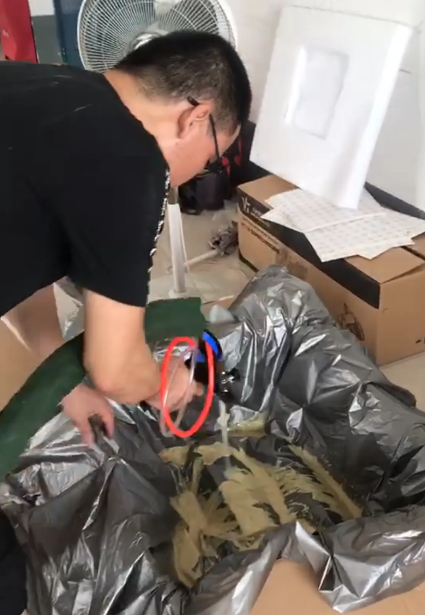 聚氨酯發(fā)泡機(jī)泡沫填充貴重品的“移動(dòng)安全艙”