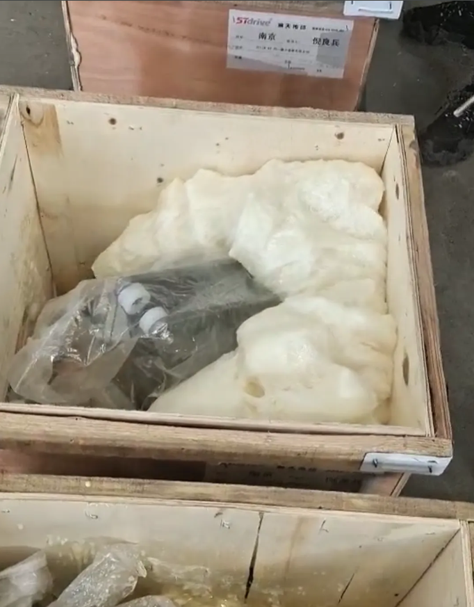 聚氨酯發(fā)泡機(jī)泡沫填充貴重品的“移動(dòng)安全艙”
